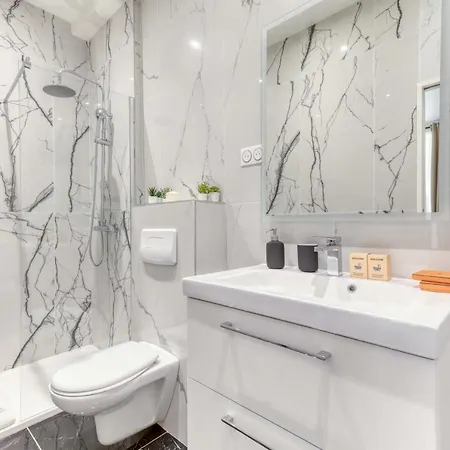 New And Quiet 1 Bdr Flat In The Heart Of 12 Appartamento Parigi